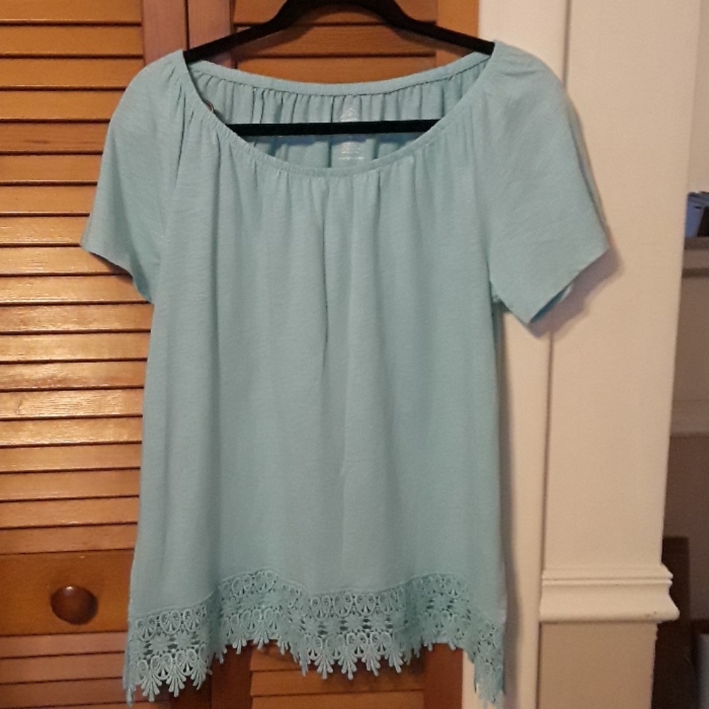 Top with detailed trim